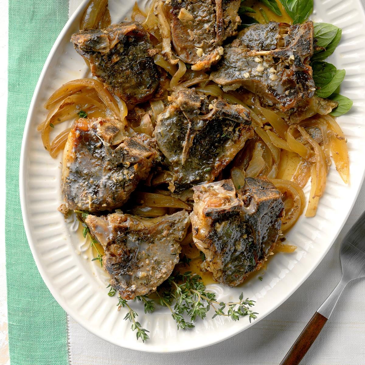 https://www.tasteofhome.com/wp-content/uploads/2018/01/Slow-Cooked-Lamb-Chops_EXPS_DIYD19_10261_B12_10_1b-2.jpg?fit=700%2C1024