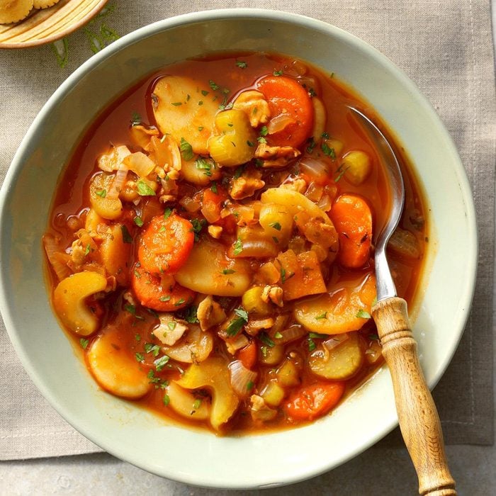 Slow-Cooked Manhattan Clam Chowder Recipe: How to Make It