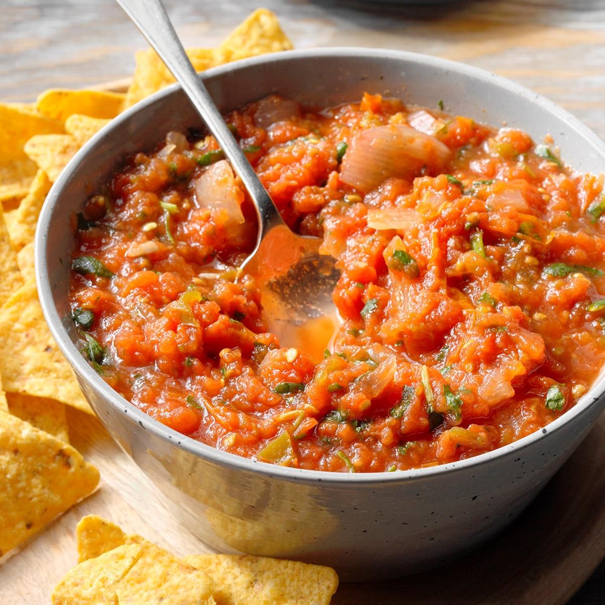 https://www.tasteofhome.com/wp-content/uploads/2018/01/Slow-Cooked-Salsa_EXPS_TOHFM20_10655_B09_23_3b.jpg