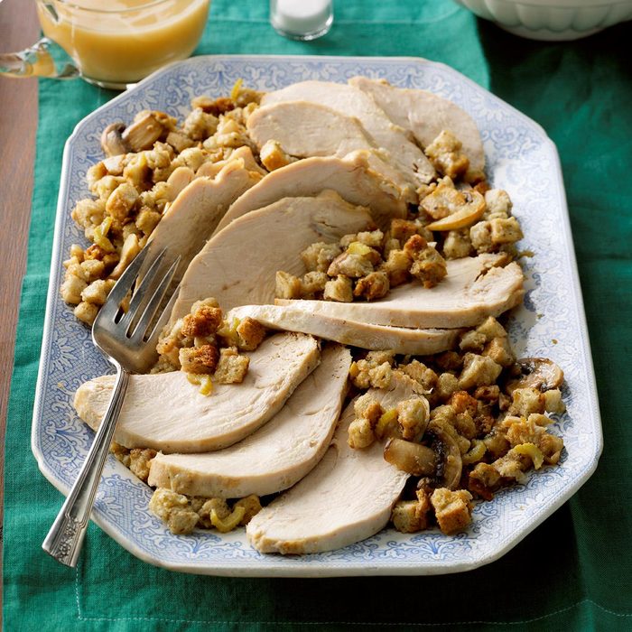 Slow Cooked Turkey With Herbed Stuffing Exps Thca18 185936 B03 17 1b 7