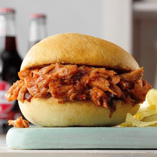 Slow Cooker Barbeque Pulled Pork Sandwiches Exps Tohesodr21 142407 E02 17 1b
