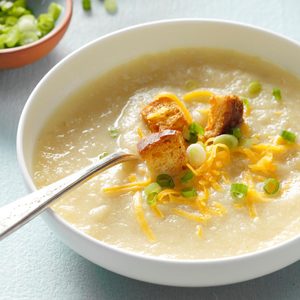 Slow-Cooker Creamy Cauliflower Soup