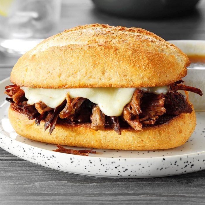 Slow Cooker French Dip Sandwiches Exps Thescodr22 75723 Dr 12 14 8b