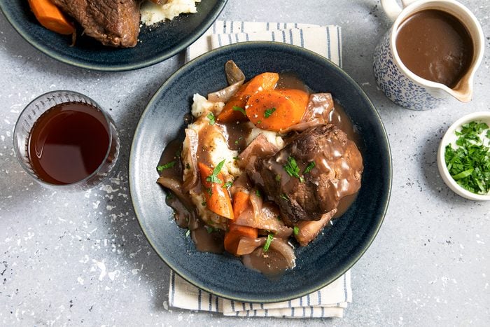 Slow Cooker Short Ribs Ft23 74925 St 1207 2 Ss Edit