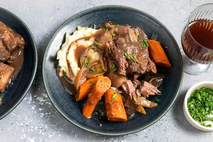 Slow Cooker Short Ribs Ft23 74925 St 1207 3 Ss Edit