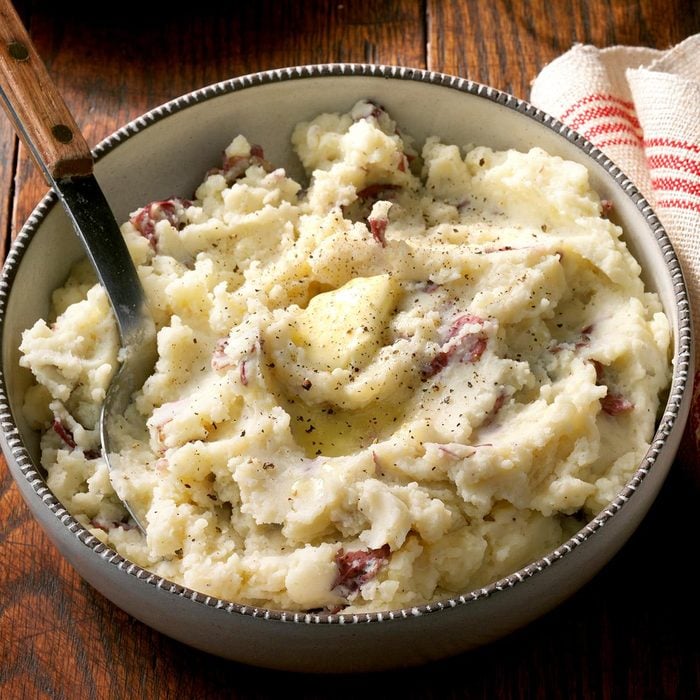 https://www.tasteofhome.com/wp-content/uploads/2018/01/Smashed-Potatoes_EXPS_CWFM18_35002_D10_12_3b-2.jpg?fit=700%2C1024