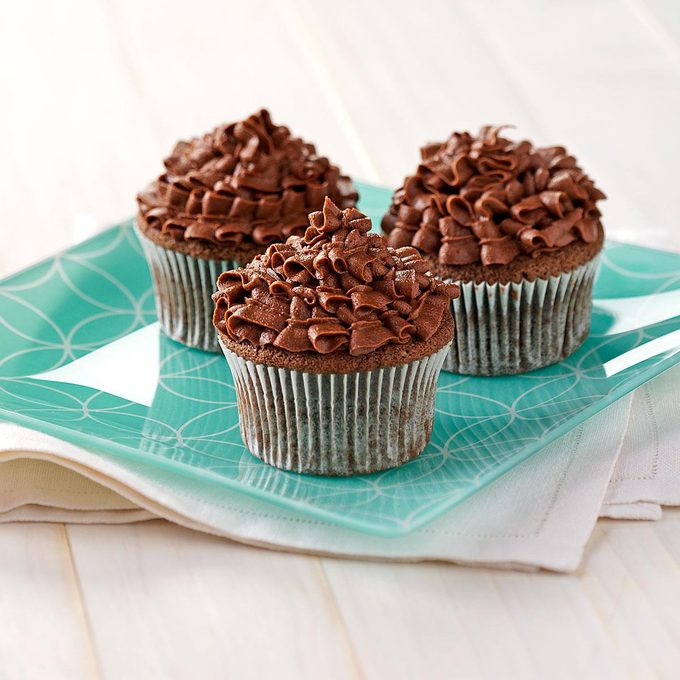 Sour Cream Chocolate Cupcakes Exps36496 W101973175d05 13 2bc Rms 5