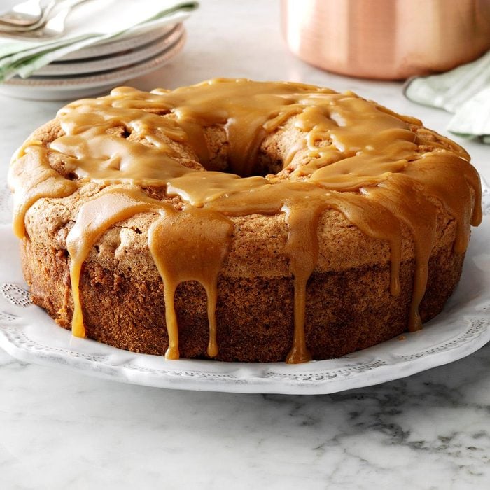 Spiced Apple Cake With Caramel Icing Exps Tohca23 167685 Dr P3 09 30 5b