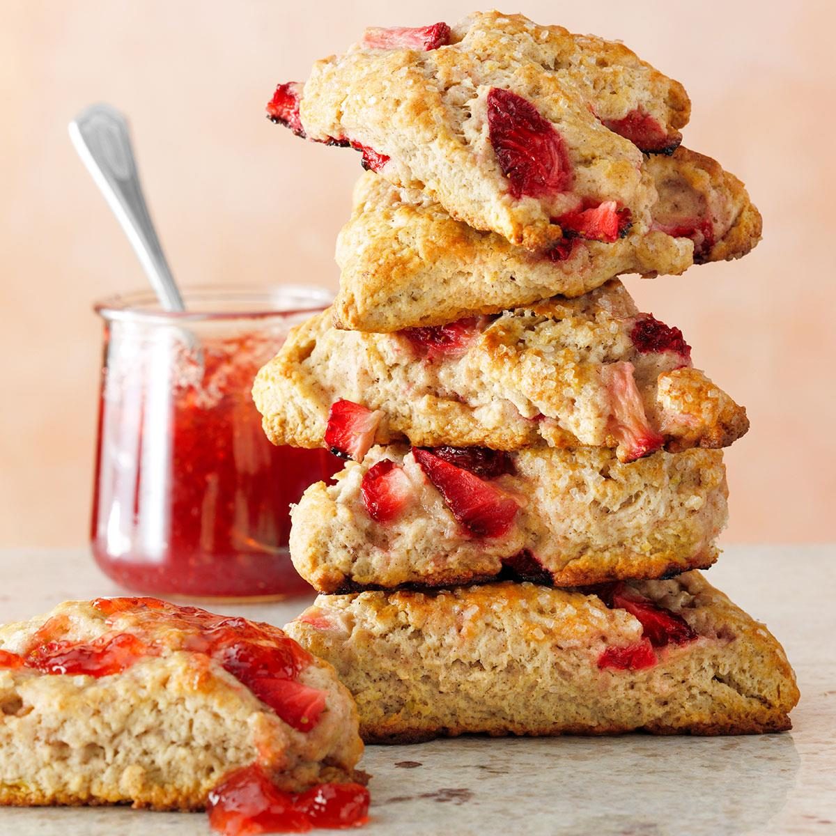 Strawberries And Cream Scones Exps Tohjj23 32359 P2 Md 01 10 3b