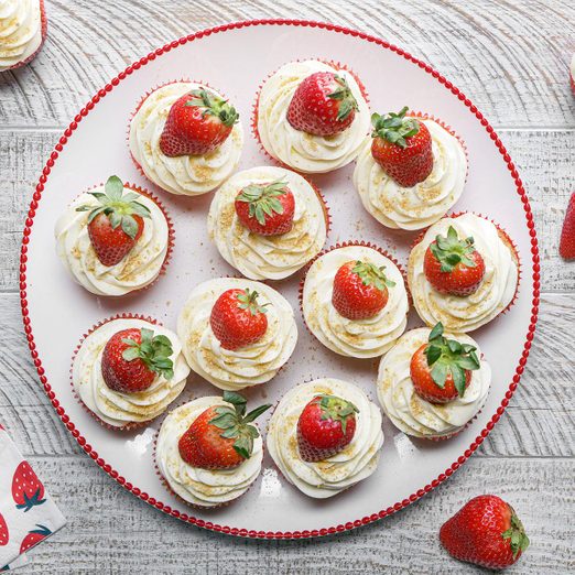 Strawberry Cheesecake Cupcakes Exps Thvp24 143542 Mr 02 21 2