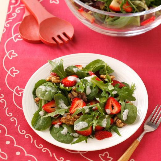 Strawberry Glazed Walnut Salad Exps90445 Thcb2302822d02 14 9b Rms 4