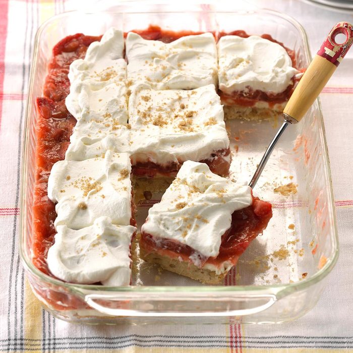 Strawberry Rhubarb Cream Dessert Exps Bdsmz17 36277 C03 03 3b 3