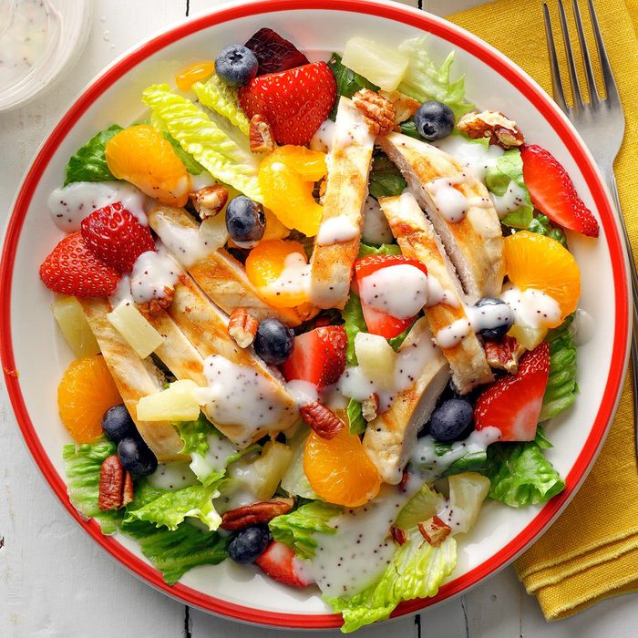 Summer Strawberry Salad With Chicken Exps Tohcr22 36377 Dr 06 09 1b