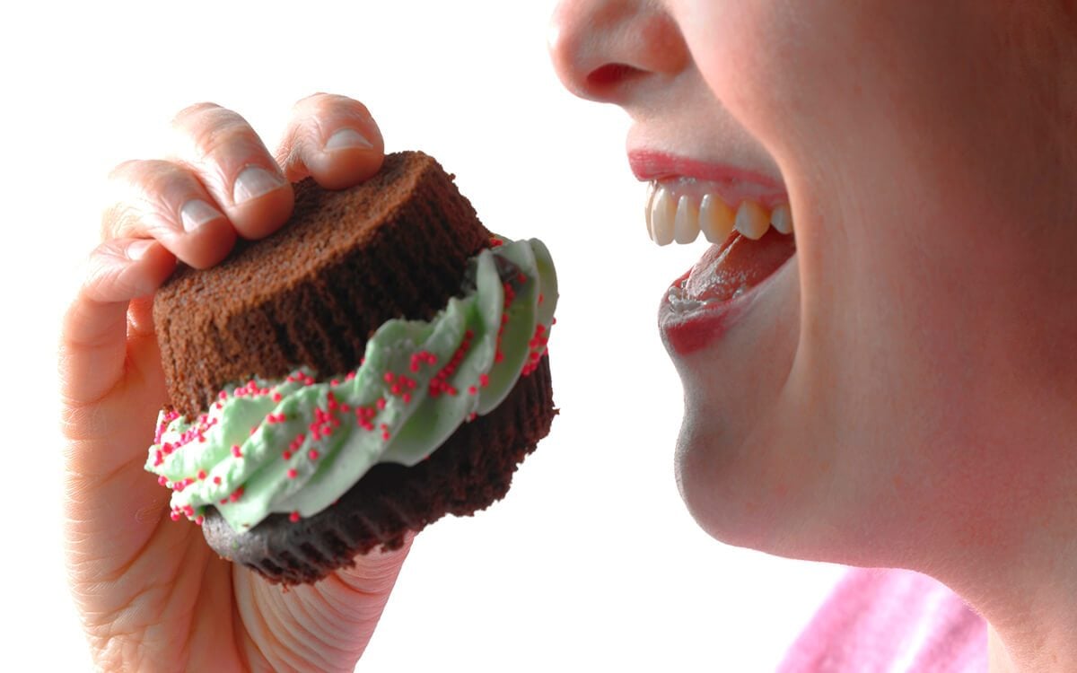 Thought You Knew How to Eat a Cupcake? Turns Out You're Wrong!