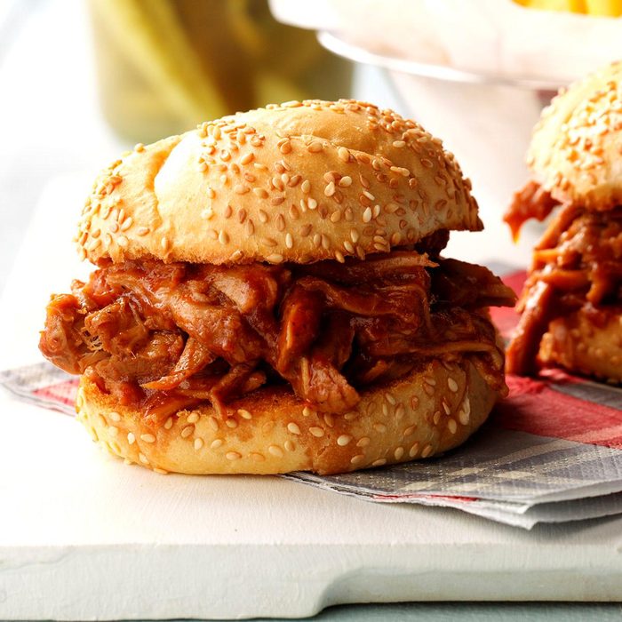 Tangy Pulled Pork Sandwiches Exps Hscbz16 23772 B07 29 2b 1
