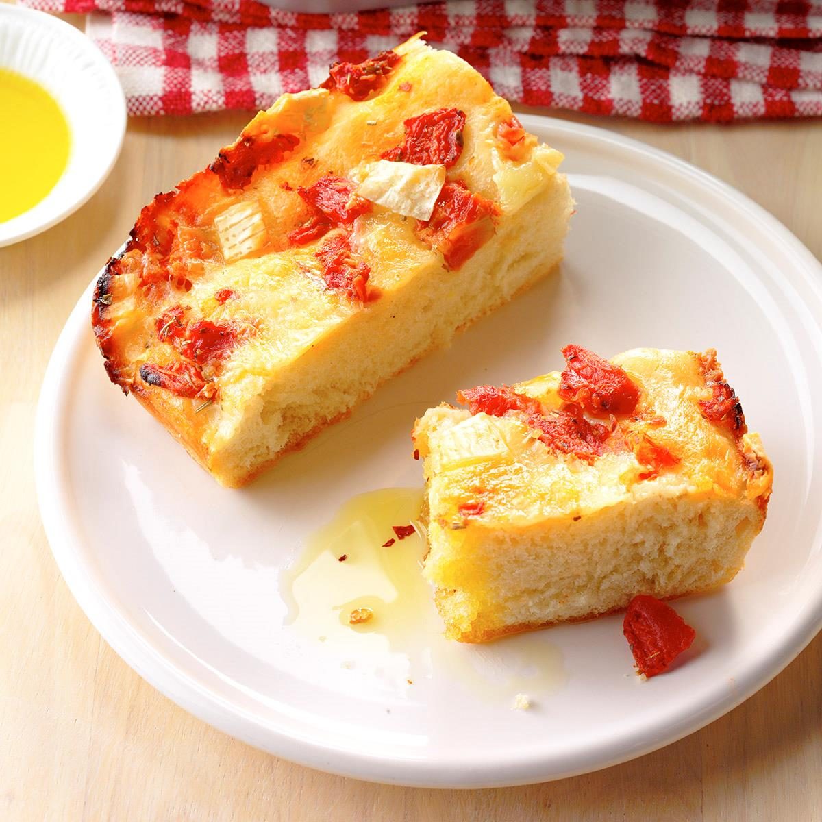 Tomato Brie Focaccia Exps H13x917 45440 B06 23 1b 5