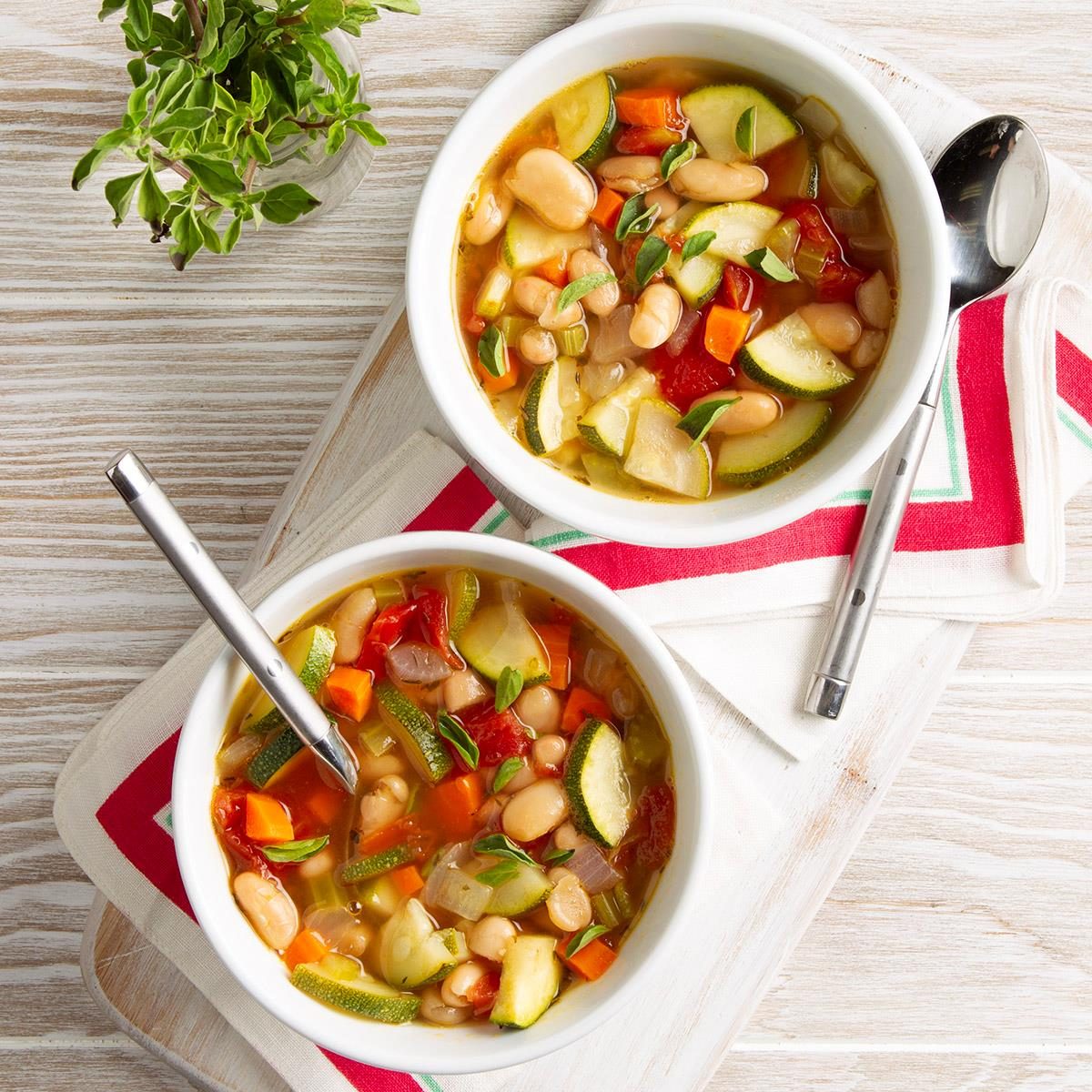 Vegetarian White Bean Soup Exps Ft21 32222 F 0730 1