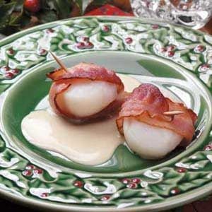 Bacon-Wrapped Scallops with Cream Sauce