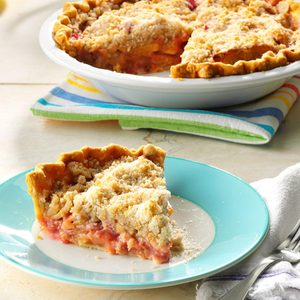 Apple Rhubarb Crumb Pie