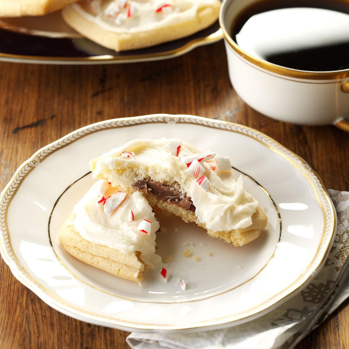 Chocolate-Filled Cookies with Peppermint Frosting