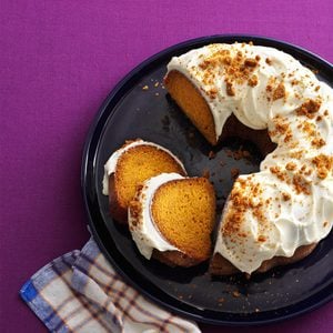 Gingersnap Pumpkin Cake