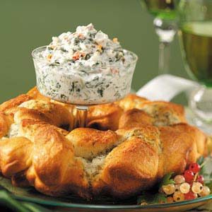 Dilly Cheese Ring with Spinach Dip