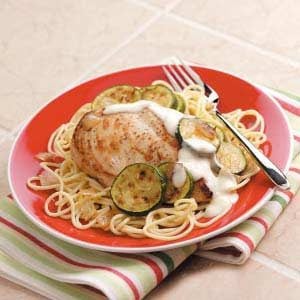 Chicken and Pasta with Garlic Sauce