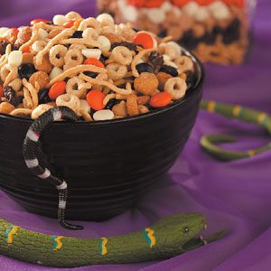 Crunchy Halloween Snack Mix
