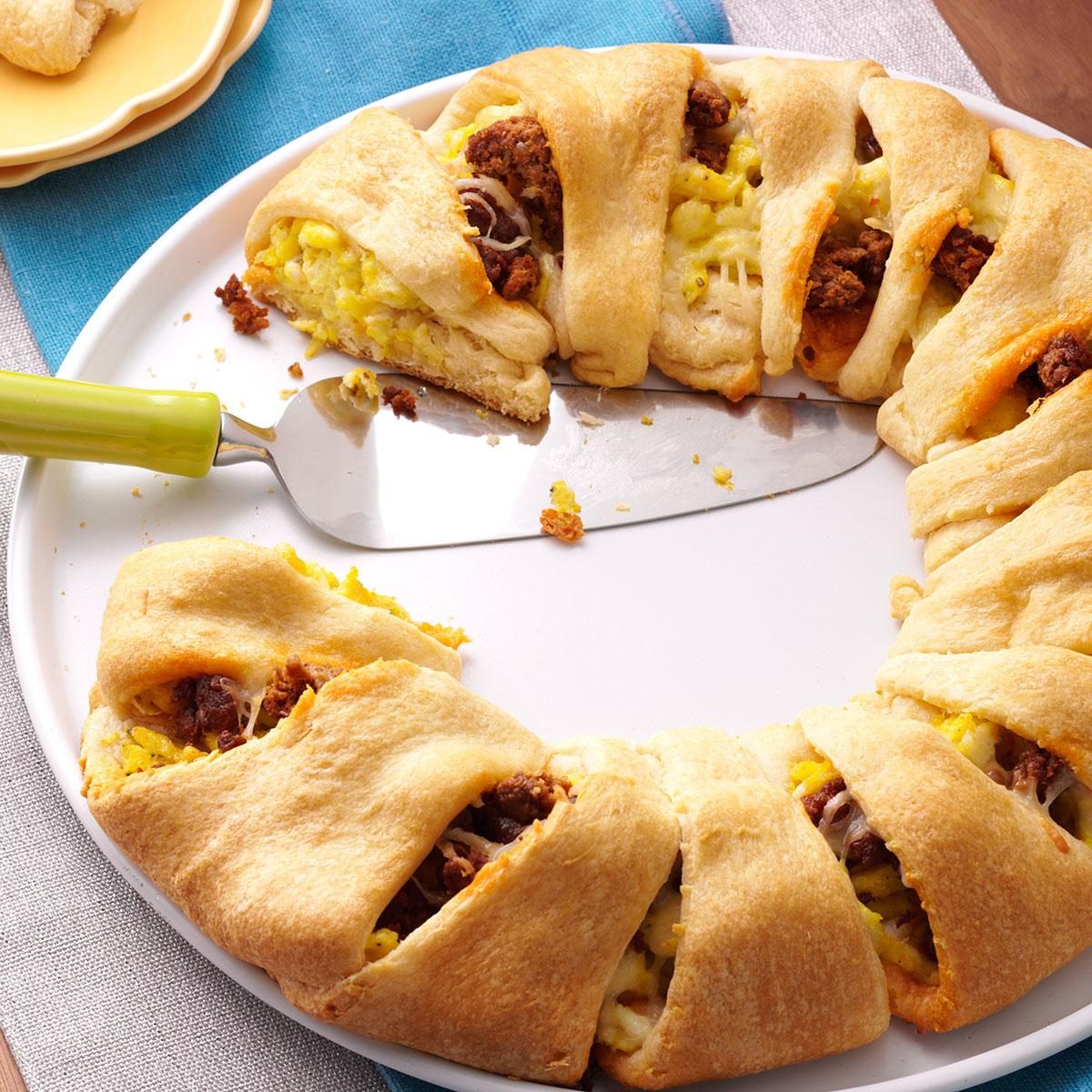 Cream Cheese and Sausage Crescent Roll Ring ⋆ Real Housemoms