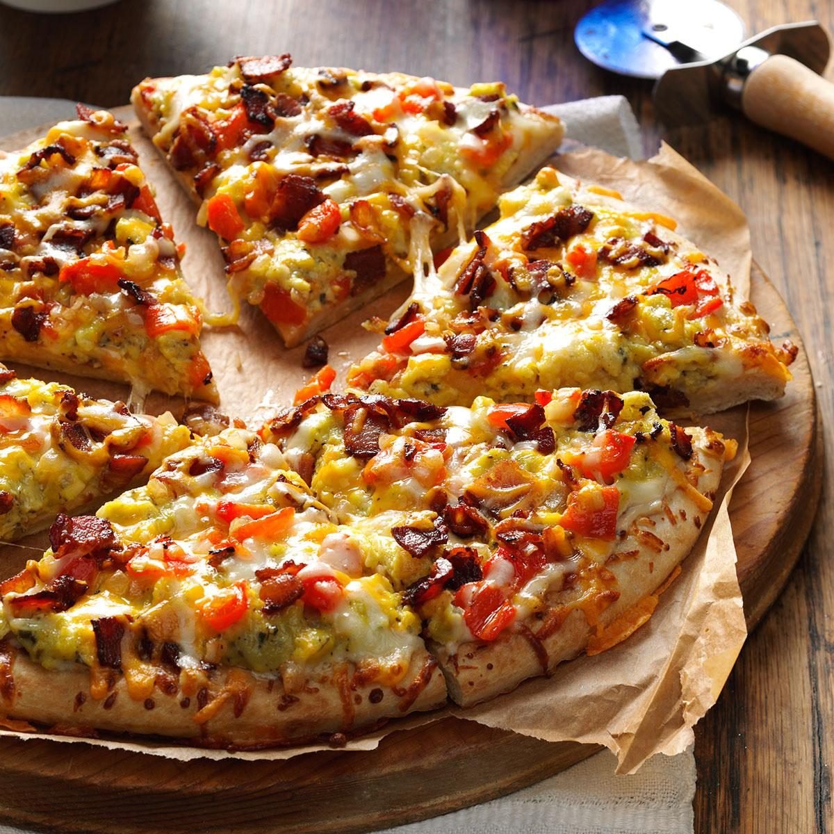 Bacon & Eggs Pizza