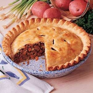 Making a Classic Meat Pie at Home (VIDEO)
