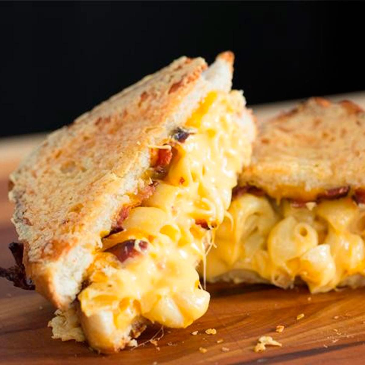 Bacon Mac and Cheese Grilled Cheese