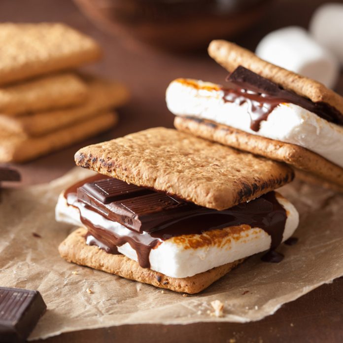 homemade marshmallow s'mores with chocolate on crackers; Shutterstock ID 1190215414; Job (TFH, TOH, RD, BNB, CWM, CM): TOH