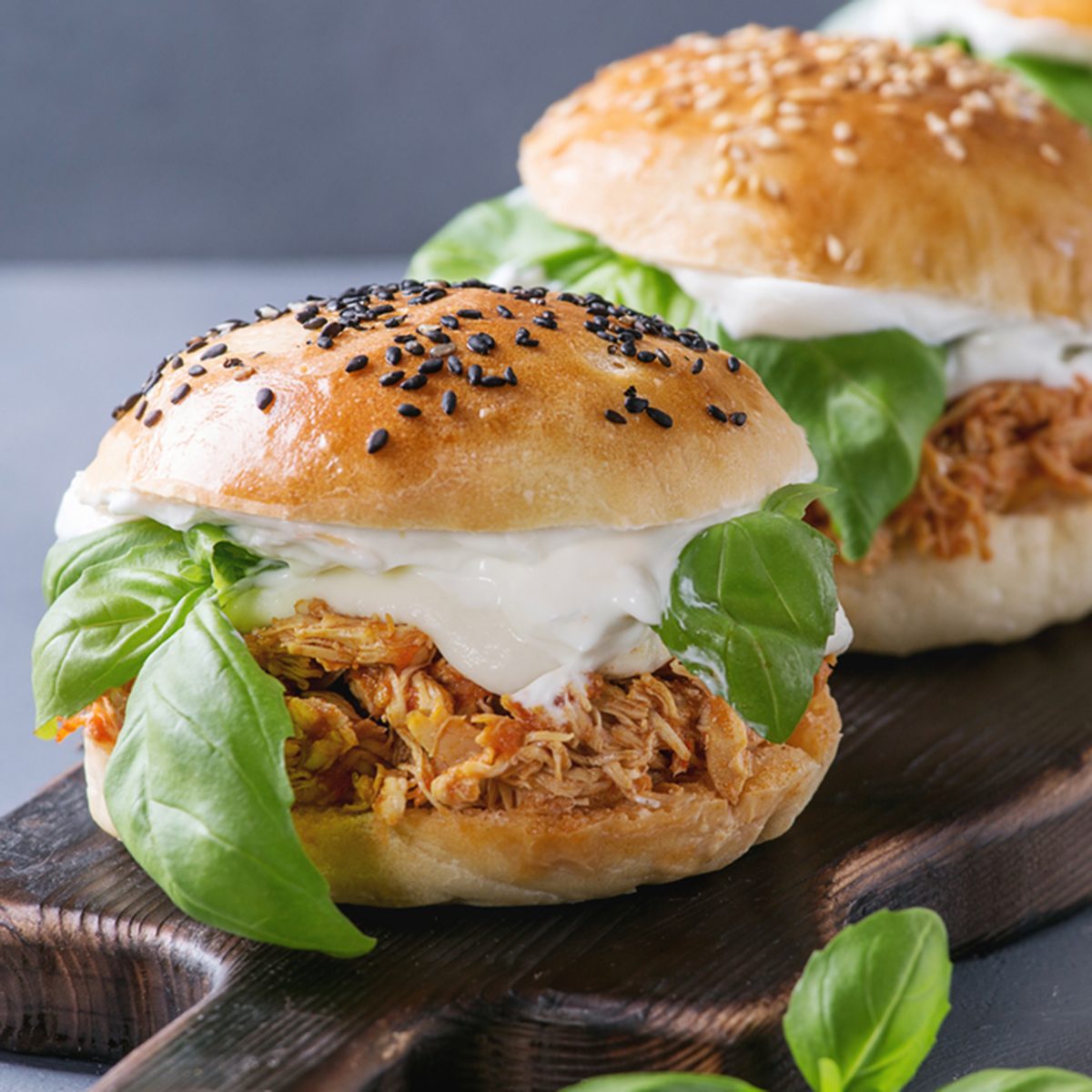 pulled chicken sandwich with white sauce