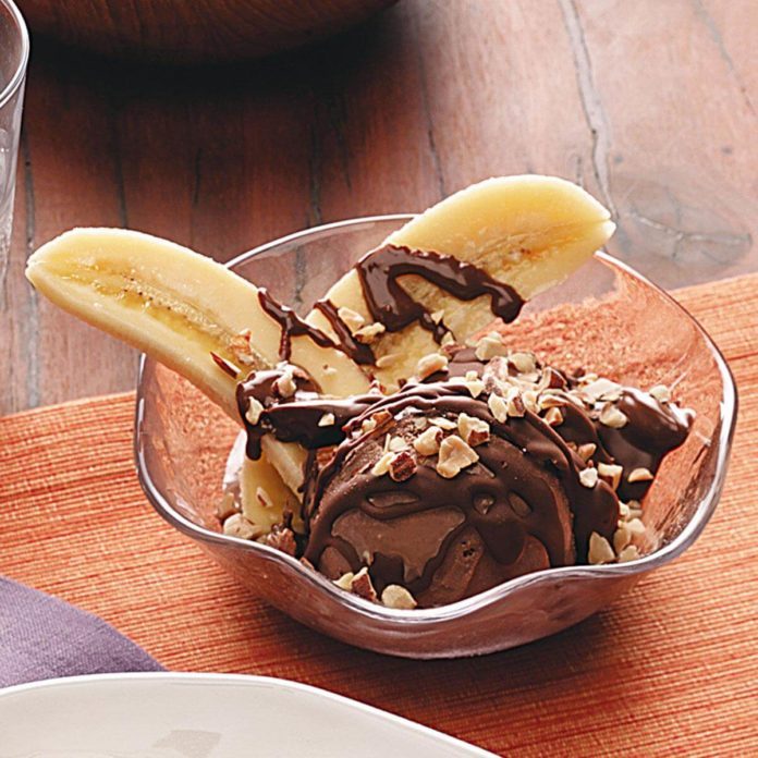 chocolate-almond banana splits