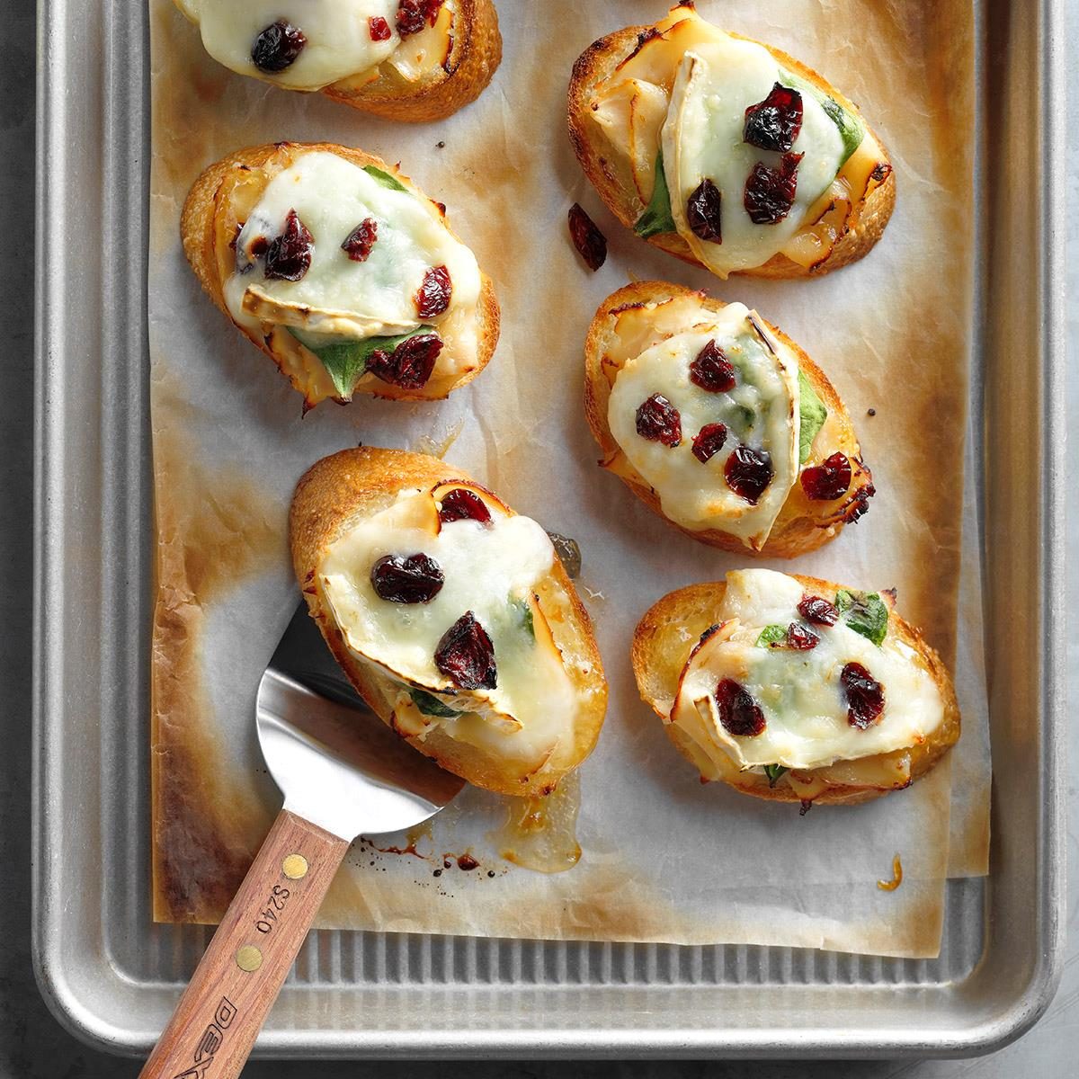 Roasted Chicken and Brie Holly Mini Bites