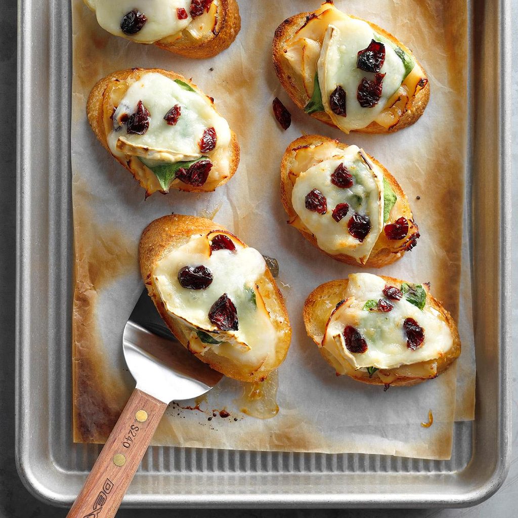 Roasted Chicken and Brie Holly Mini Bites