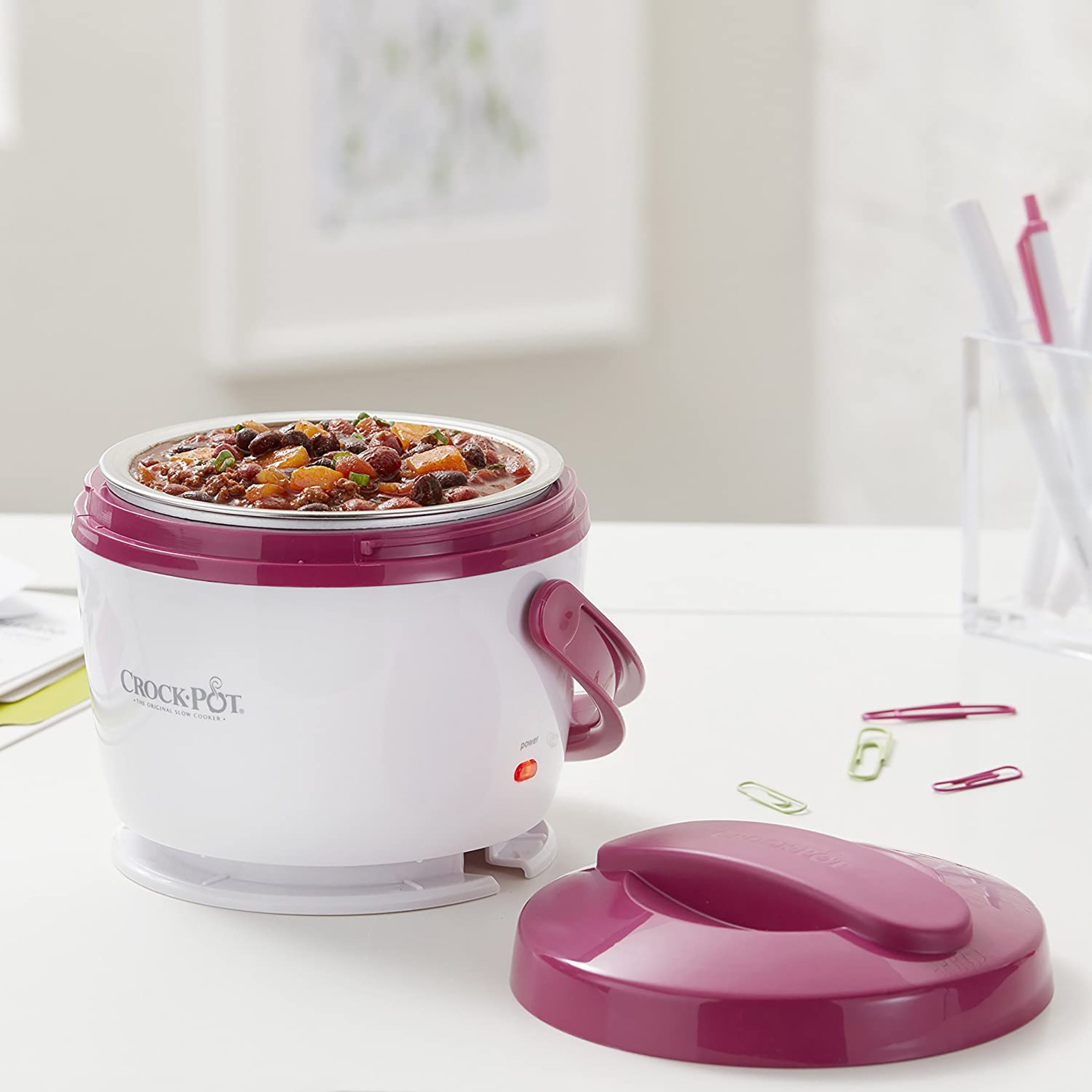 The plug-in lunchbox that cooks your food at your desk