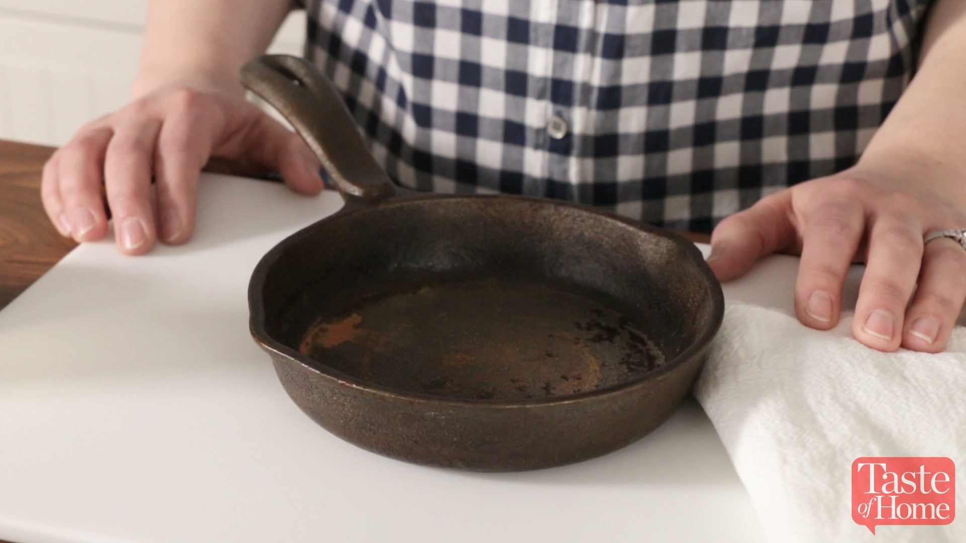 4 Things You Should Never Cook In A Cast-Iron Skillet