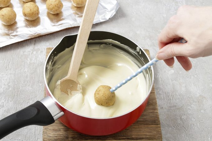 Coating cake pop