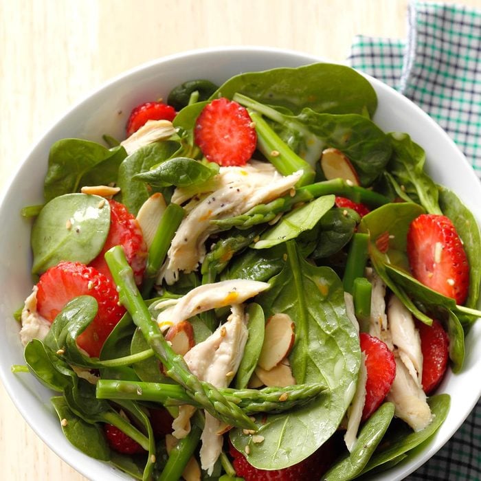 Asparagus Spinach Salad With Chicken Exps Sdjj18 214083 B02 15 4b 15