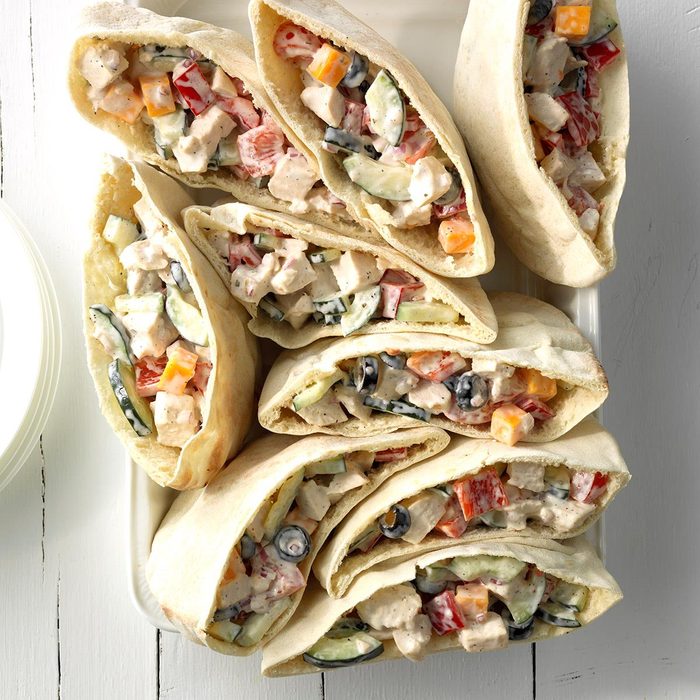 Chicken Cucumber Pitas Exps Sdjj18 73927 C02 08 4b 12