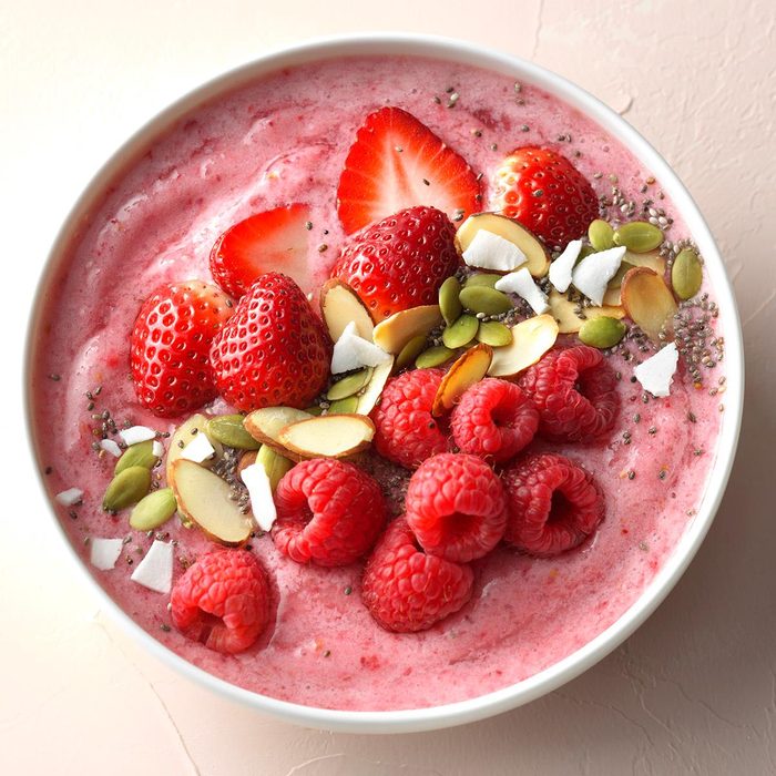 Berry smoothie bowl