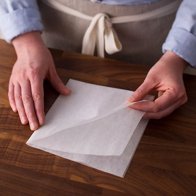 folding parchment paper for cake pan
