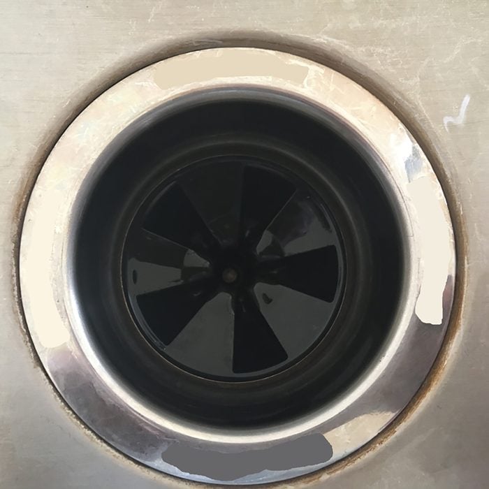 Waste disposal plug hole in a kitchen sink