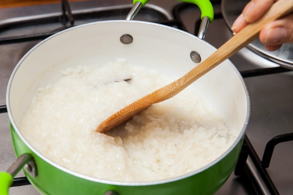 Rice Pudding with cinamon and raisins preparation