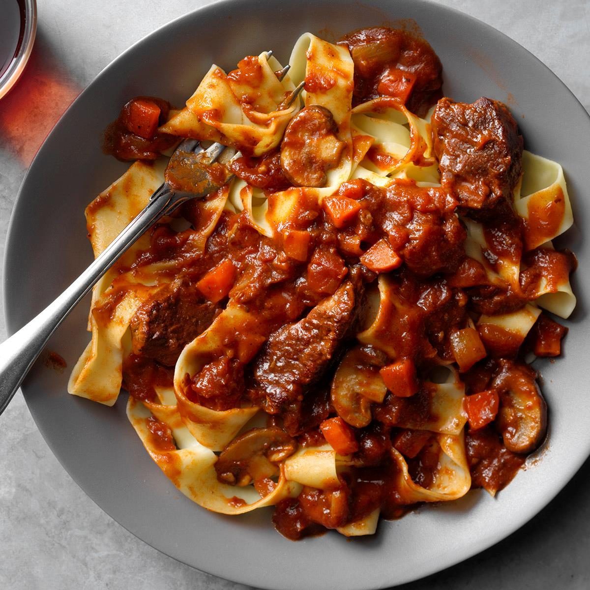 Crockpot Short Rib Ragu Over Pappardelle Exps Thso18 218391 B04 20 8b 3