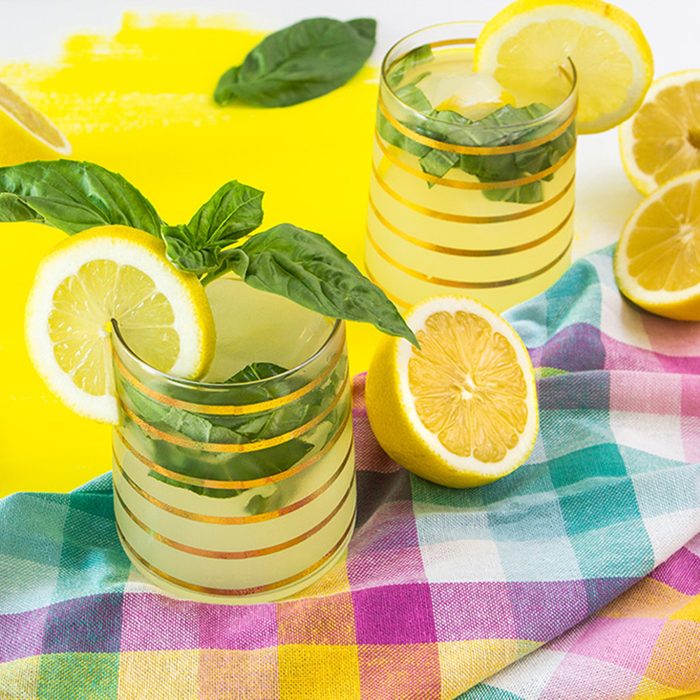 Basil gin lemonade