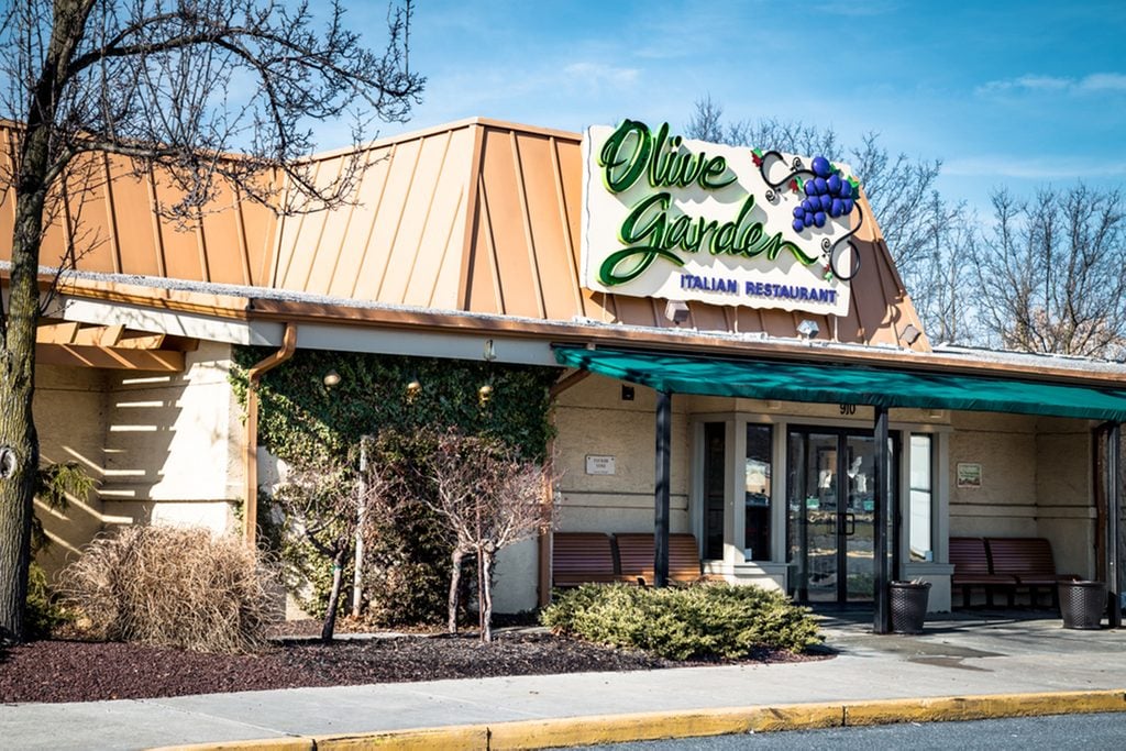 Exterior of Olive Garden Italian Kitchen restaurant location.