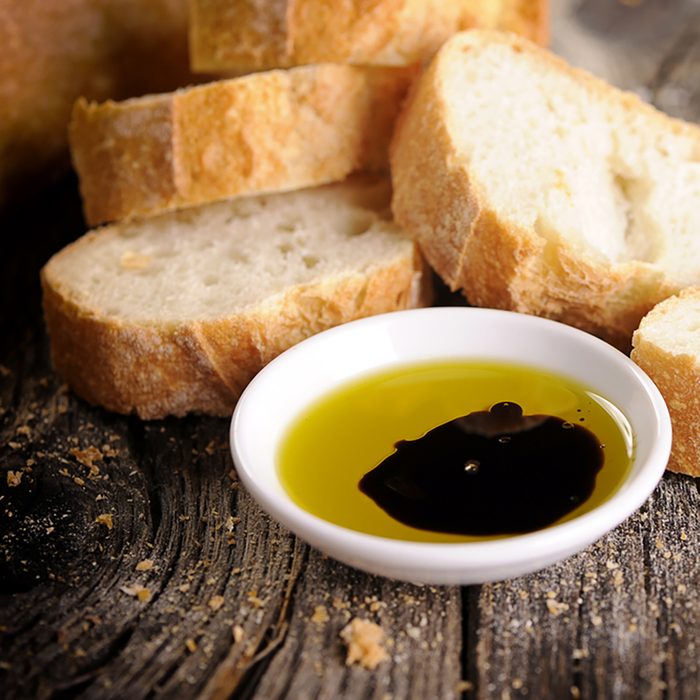Bread with olive oil and balsamic vinegar dip
